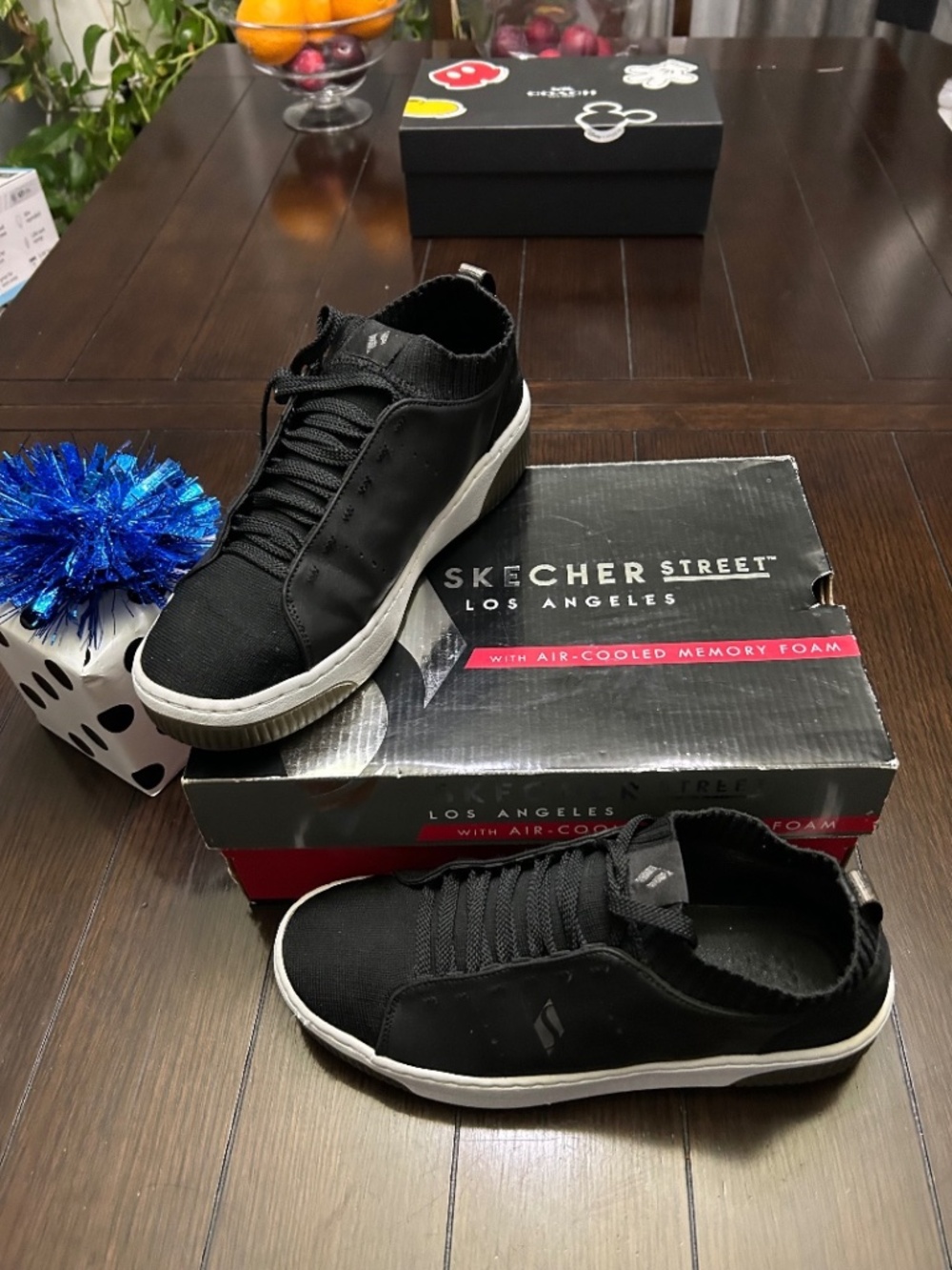 Nearly New. Skechers Sneakers Street Los Angeles with Memory Foam